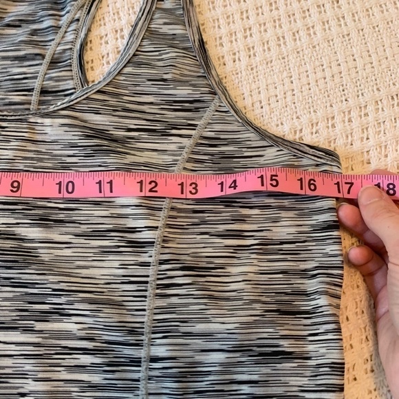 Reebok Gray White Black Racerback Work Out Tank 100% Polyester Size Medium(1136) - Picture 8 of 10